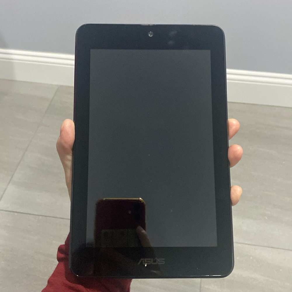 Used condition ASUS MeMO 7.0” tablet black navy Model# ME173X